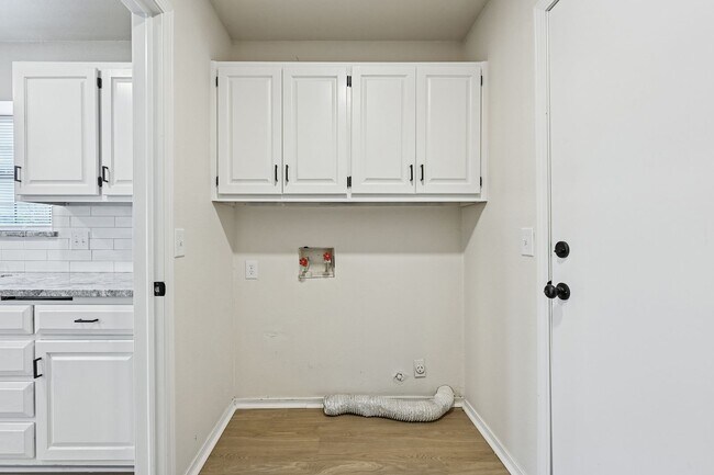 Building Photo - Newly Renovated Broken Arrow Beaut! Available for Immediate Move In!