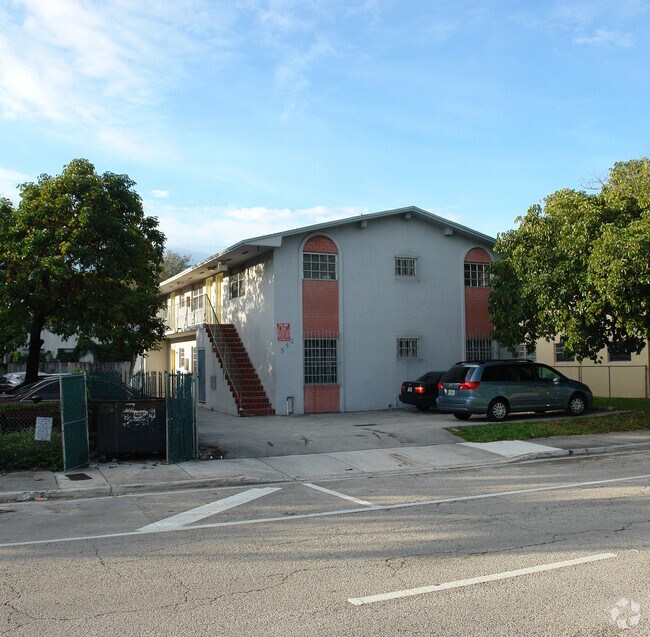 Primary Photo - 552 NE 61st St
