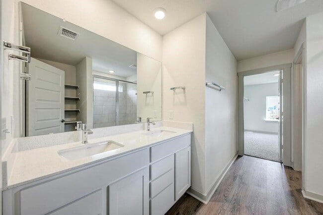 Building Photo - 2120 Ettalee Ct