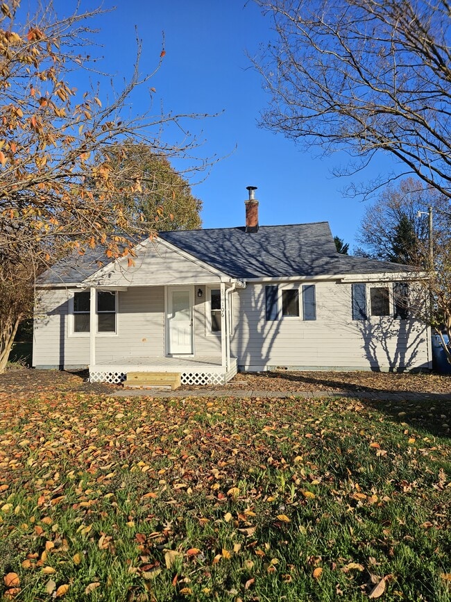 Primary Photo - 106 Railroad Ave