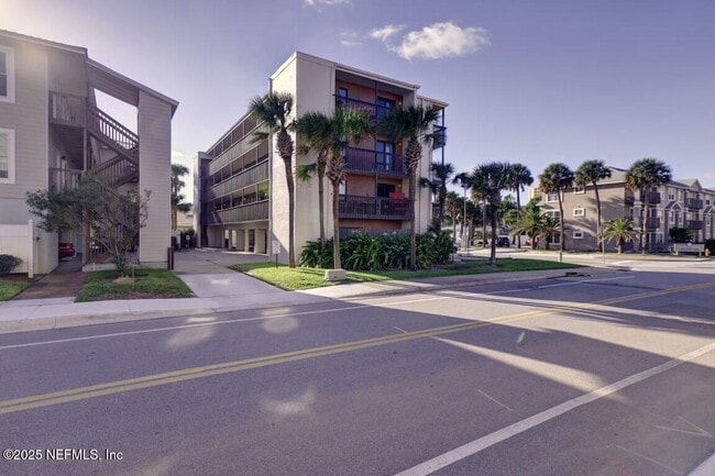 Building Photo - 400 1st St S