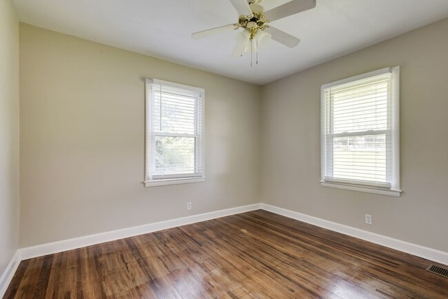 Building Photo - 6215 Laredo Ave