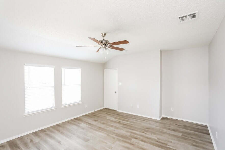 Building Photo - 736 Eldorado Dr