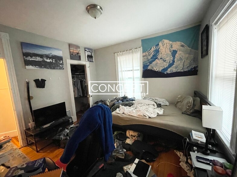 Building Photo - 65 Hillside St