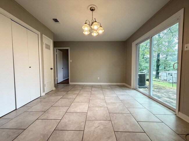 Building Photo - 7401 Valley Dr