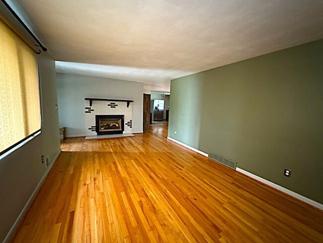Building Photo - 908 Chestnut Ln