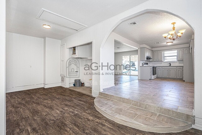 Building Photo - 3920 Dentwood Terrace