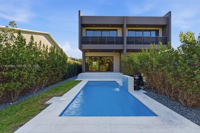 Building Photo - 2840 SW 32nd Ct