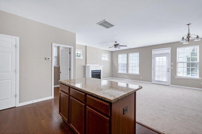 Building Photo - 1038 Ileagnes Rd