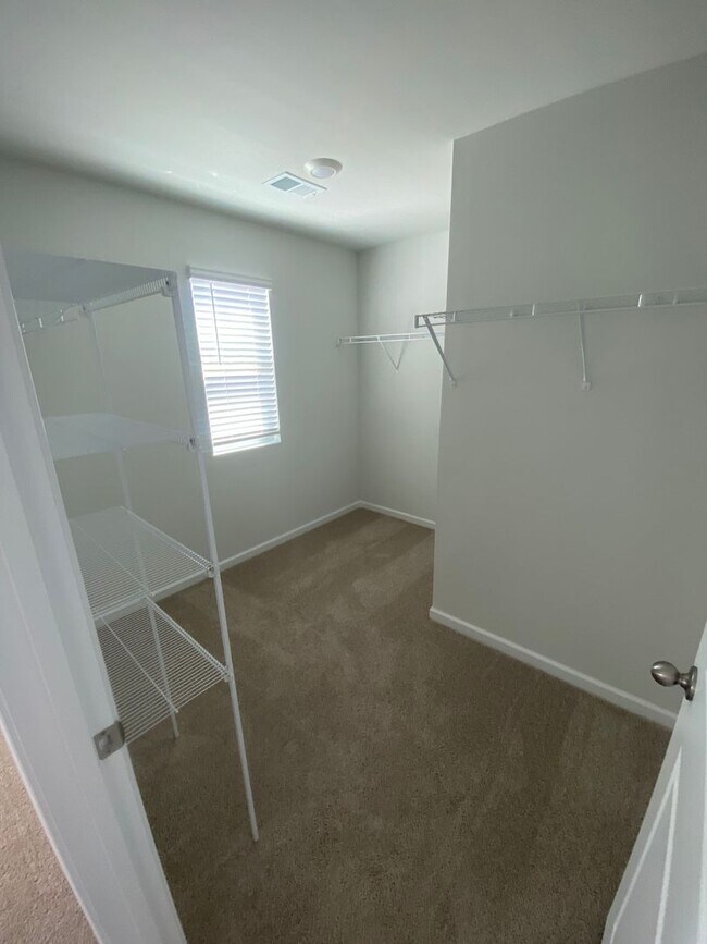 Building Photo - 207 Windsong Dr