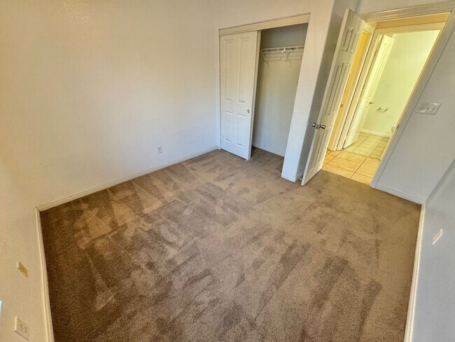 Building Photo - Charming home in a desirable Henderson neighborhood