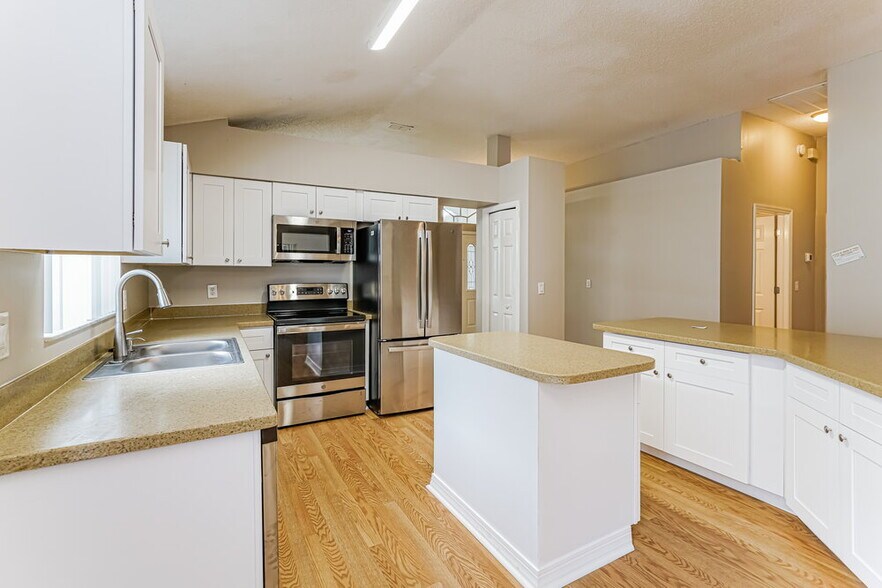 Building Photo - 7716 Marbella Crk Ave