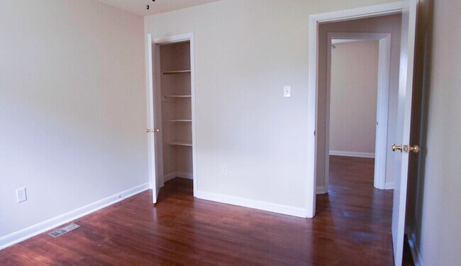 Building Photo - 1911 Lakeview Ave