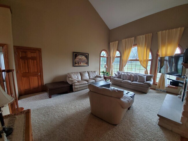 Building Photo - W150N7229 Paseo Ln