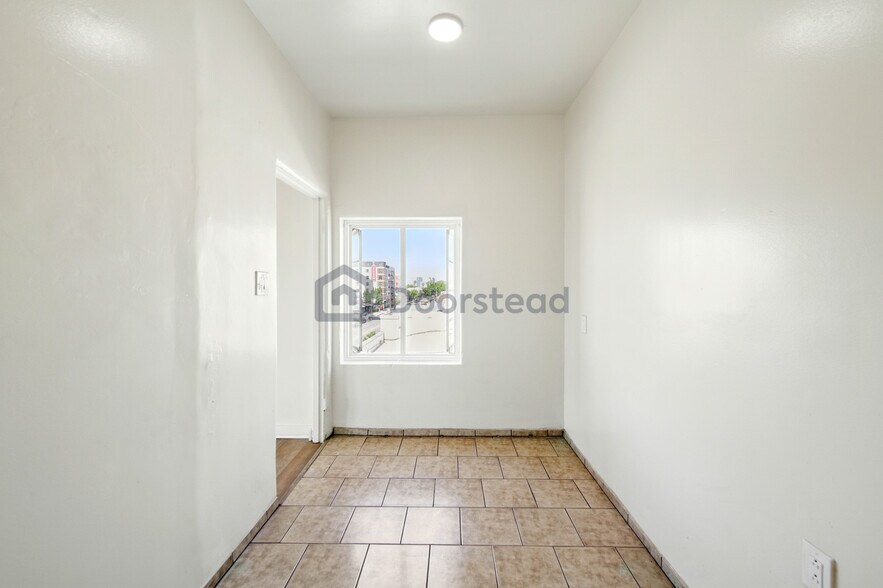 Building Photo - 3339 W 8th St