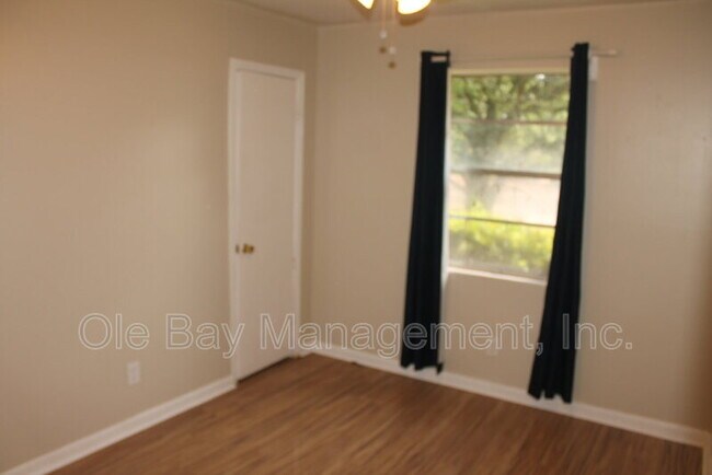 Building Photo - 1002 Centerwood Dr