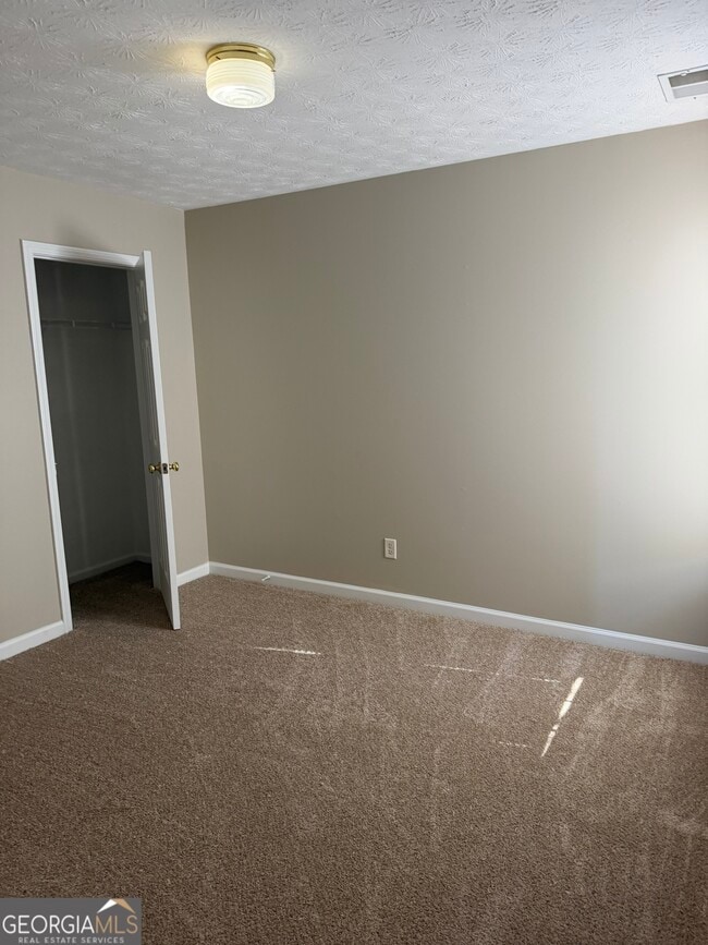 Building Photo - 2500 Lake Royale Dr