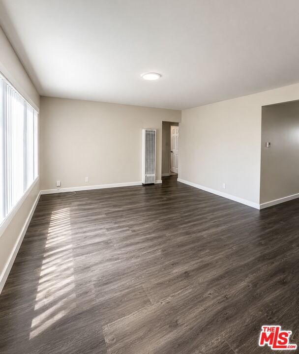 Building Photo - 1512 W 103rd St
