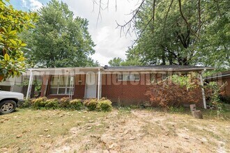 Building Photo - 421 Angus St