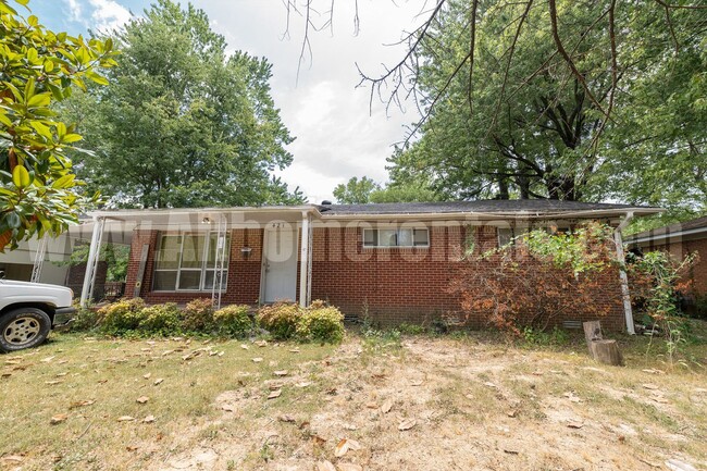 Primary Photo - 421 Angus St