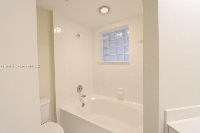 Building Photo - 3245 NE 184th St