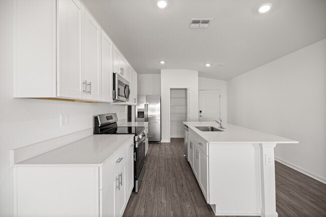 Building Photo - 3 Bedroom Home in NE Ocala – Available Early September!