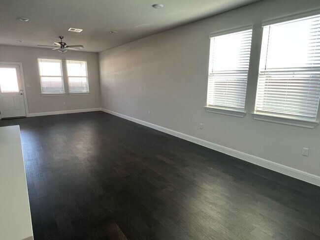 Building Photo - 15501 Ellinger Dr