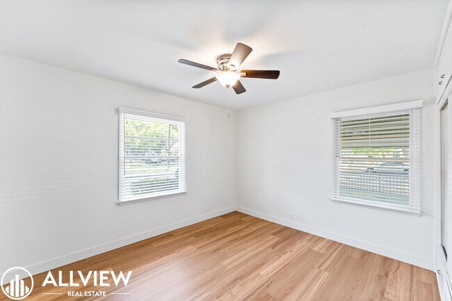 Building Photo - Stylishly Renovated Santa Ana Gem – 4-Bedr...