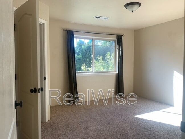 Building Photo - 205 Classick Dr