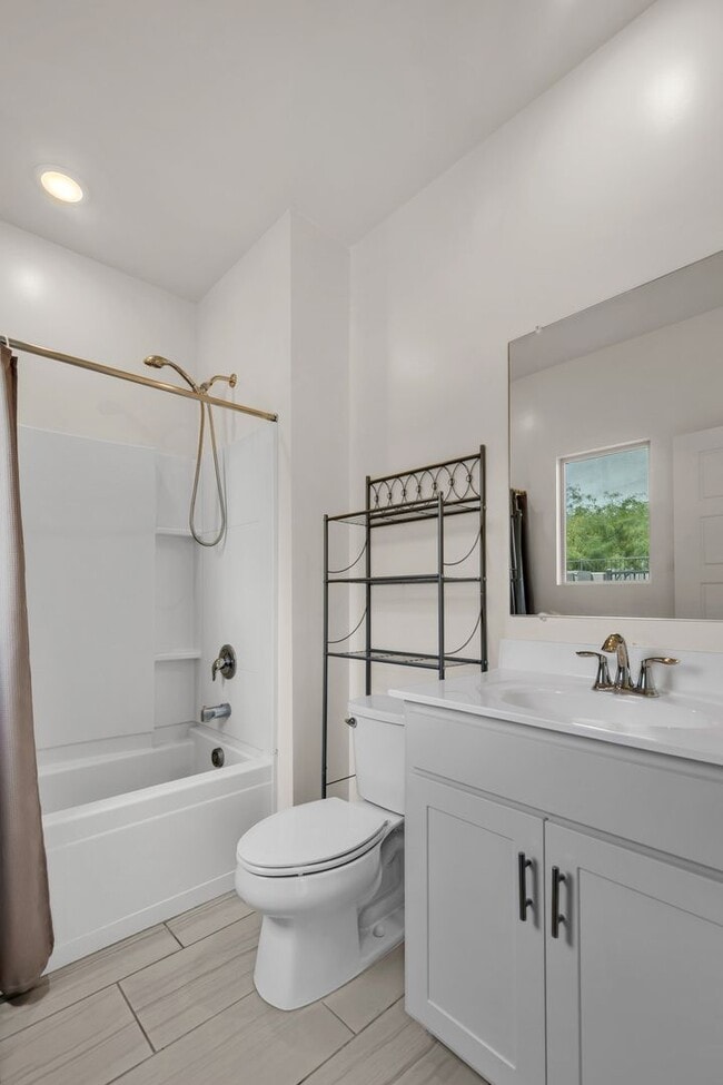 Building Photo - 2272 W Harmont Dr