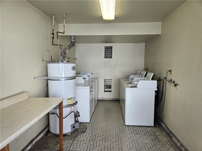 Building Photo - 2624 W Porter Ave