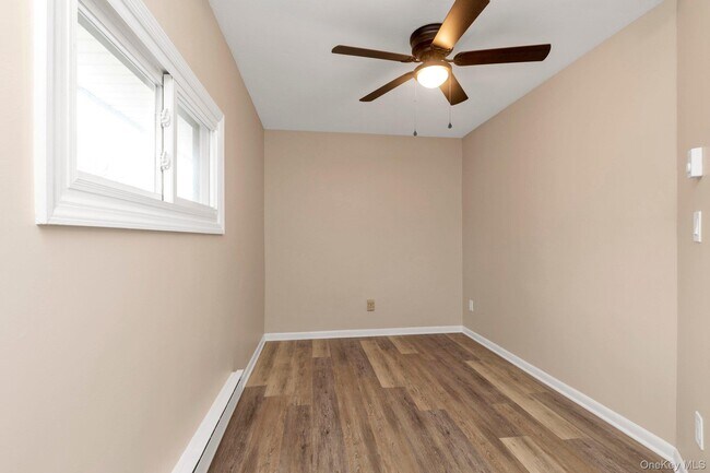 Building Photo - 295 Plain Ct