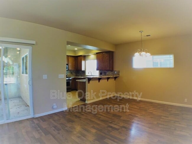 Building Photo - 573 E Eaton Rd