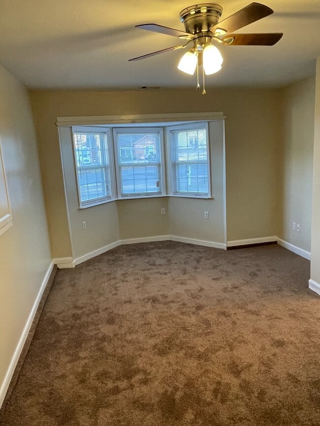 Building Photo - 2817 Ridgecrest Dr