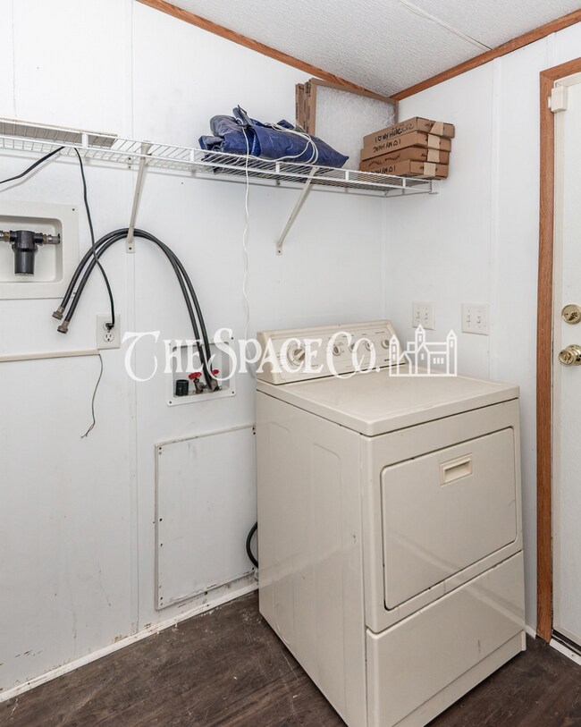 Building Photo - 255 Mitton Rd