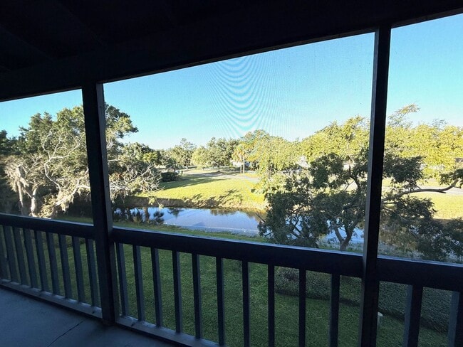 Building Photo - LOW MOVE-IN COST! Newly Listed 2-Bed/2-Bath Condo for Rent in Sarasota, FL!! Avail. Now!