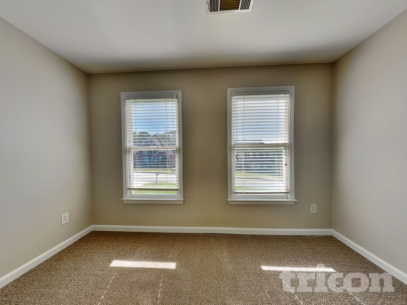 Building Photo - 2205 Washington Dr