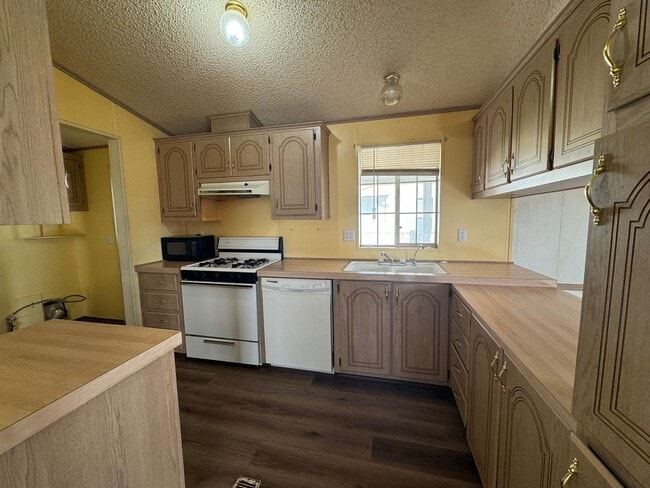 Building Photo - Sunrise Vista -2 Br, 2Ba home with covered carport, fenced yard, storage