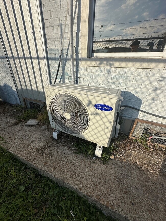 Building Photo - 304 Lockwood Dr