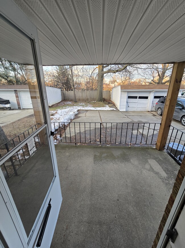 Patio & Garage - 19560 Hilliard Blvd