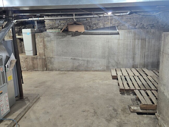 Building Photo - Country living in the city!!!