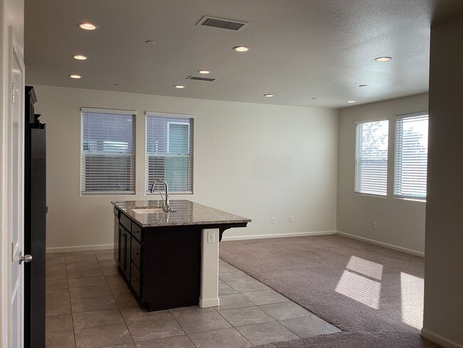 Building Photo - 6319 E Creek View Ln