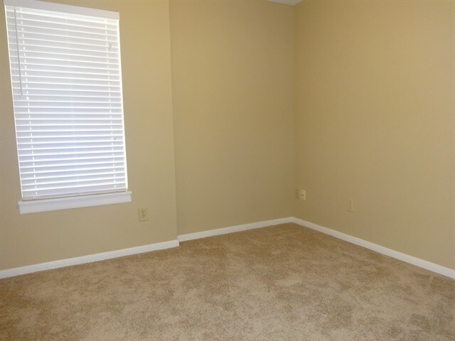 Building Photo - 407 Lazy Ln