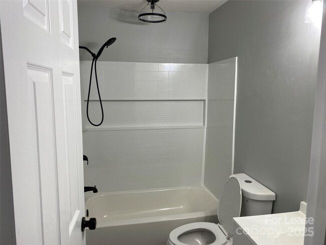 Building Photo - 14550 Waterside Dr