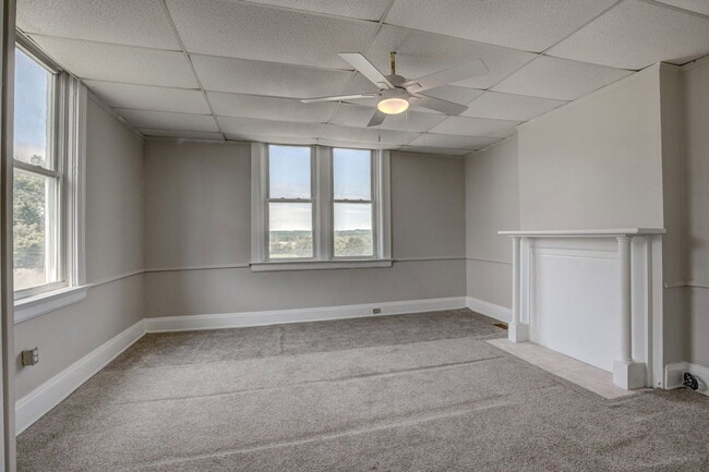 Building Photo - 4338 Vine St