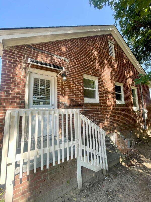 Building Photo - 2112 Academy St