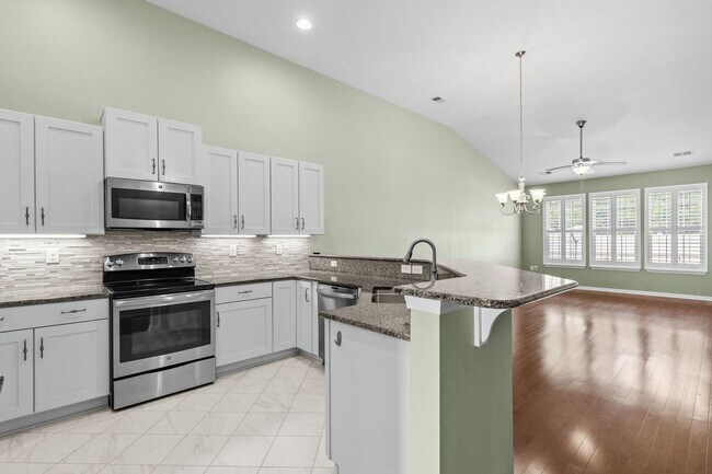 Building Photo - 156 Parmelee Dr