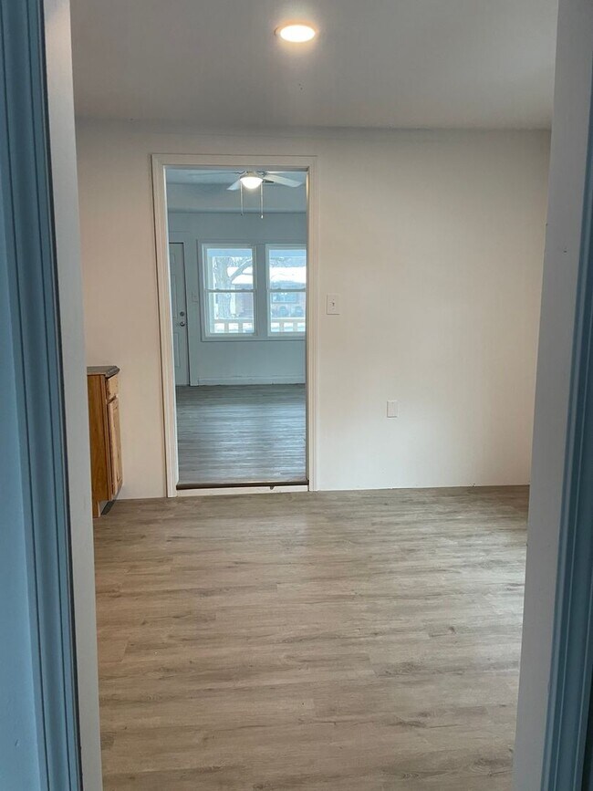 Building Photo - Remodeled 2 Bed 1 Bath House Available 4-15-2024