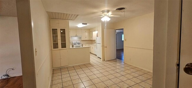 Building Photo - 11307 Hilltop St
