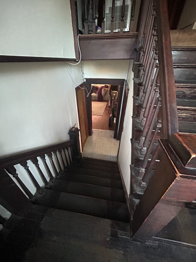 Building Photo - 8 Bed 3 Bath close to UWEC!
